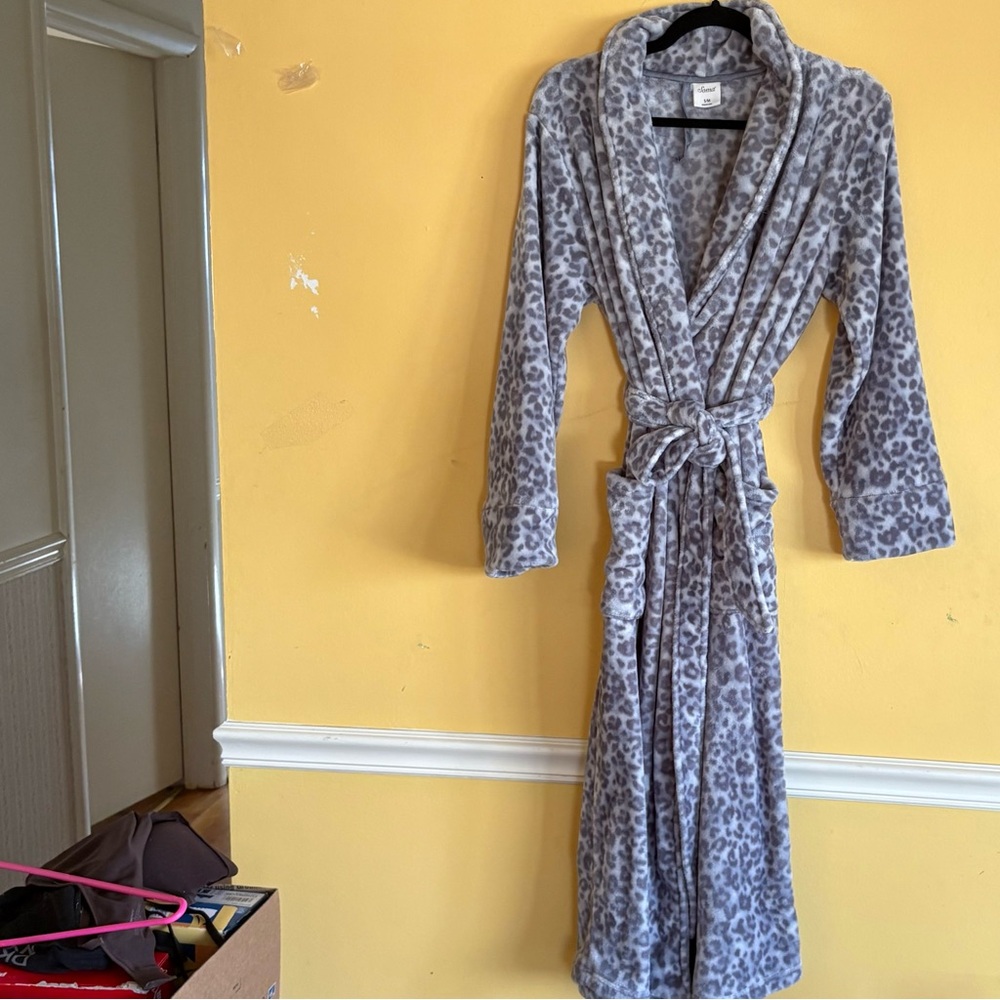 Soma Long Fleece Leopard Print Robe. Size Small/Medium.